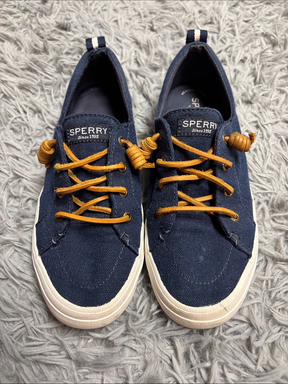 Sperry Vintage “Crest Vibe” Sneakers in Navy